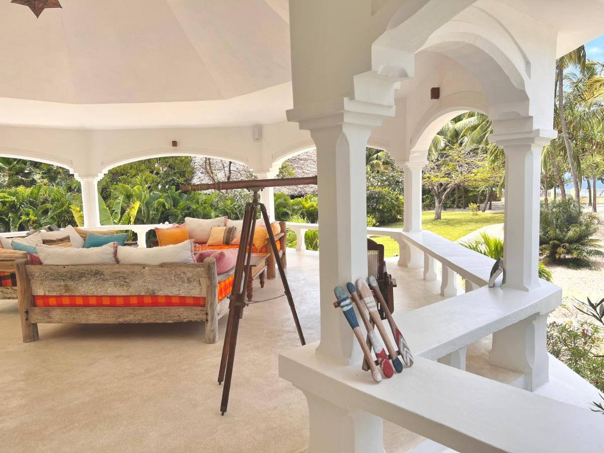 Zumzum Beach House Bed & Breakfast Kinondo Exterior photo